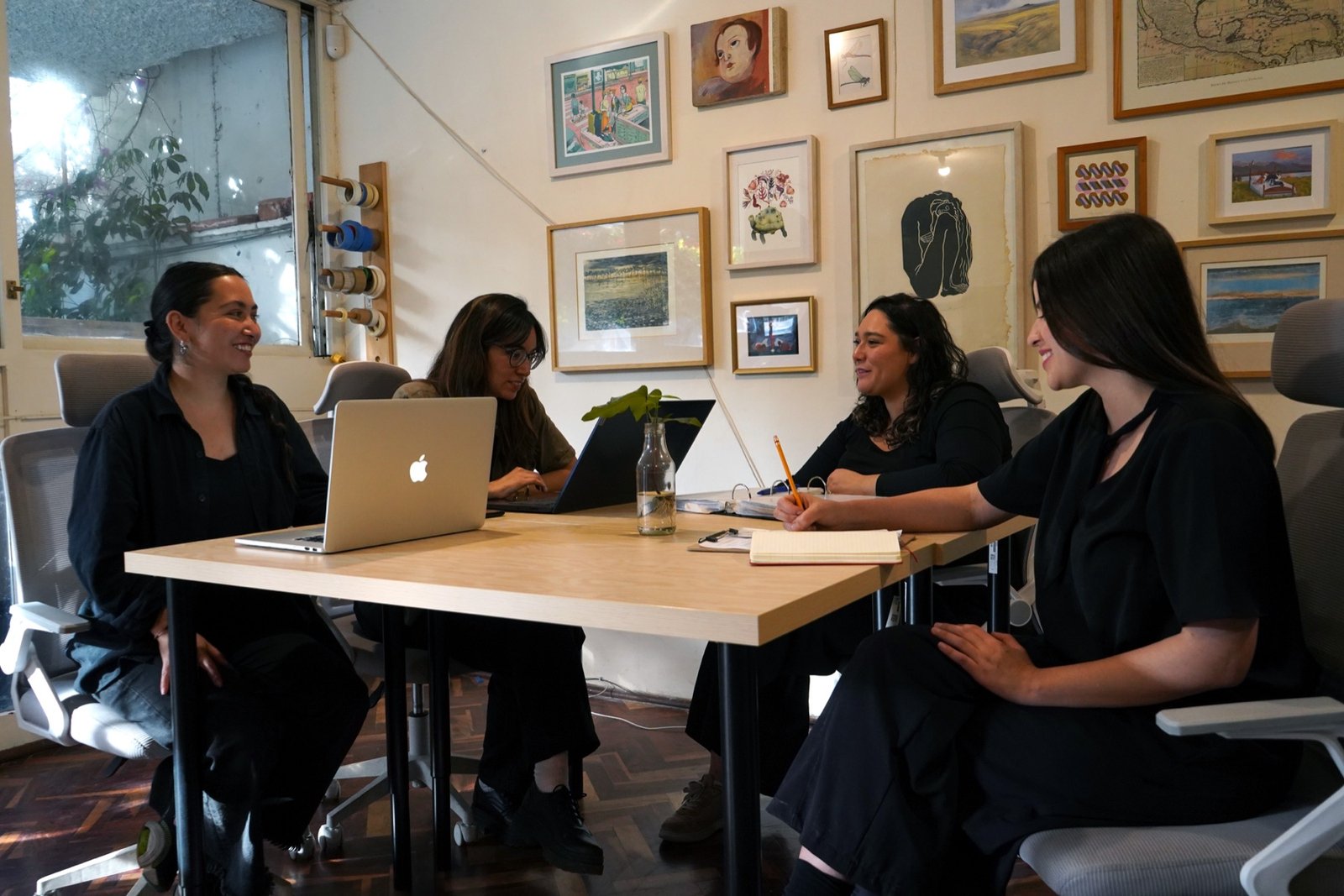 Trabajo colectivo en el taller Pictórica
